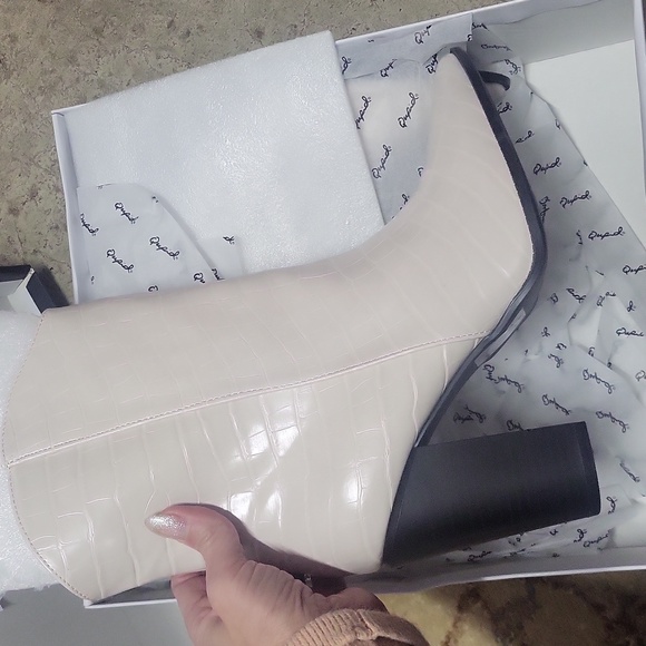 OFF WHITE CROCODILE PU NASHVILLE BOOTS NIB - Picture 3 of 5